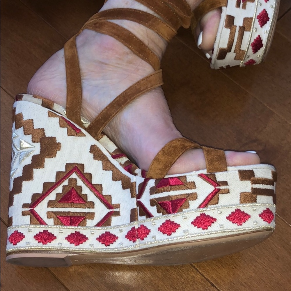 ❤️Gianvito Rossi size 7 wedges- offers welcomed!!!!!❤️ - Picture 8 of 14